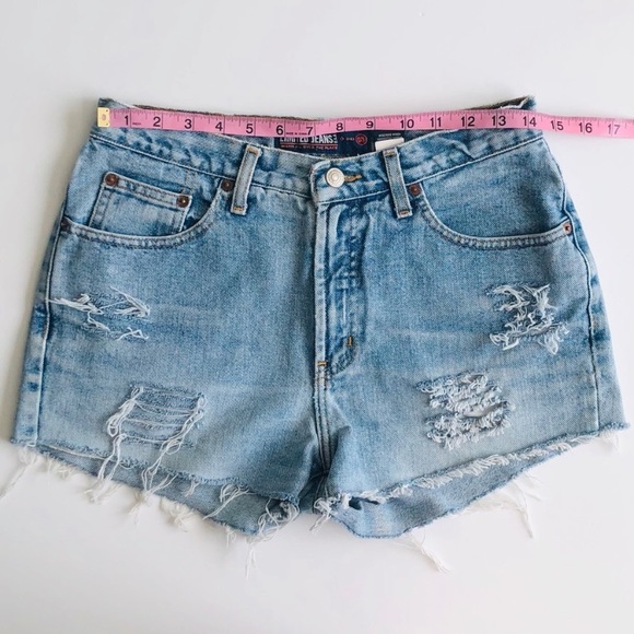 Limited Jeans Distressed Denim Shorts - Picture 3 of 7